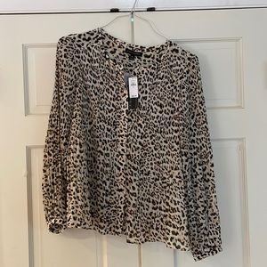 Banana Republic NWT Size Medium animal print long sleeve fully lined.